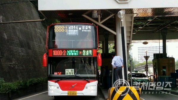 공사 전 2층 버스 시험 운행중 (사진/서울특별시)