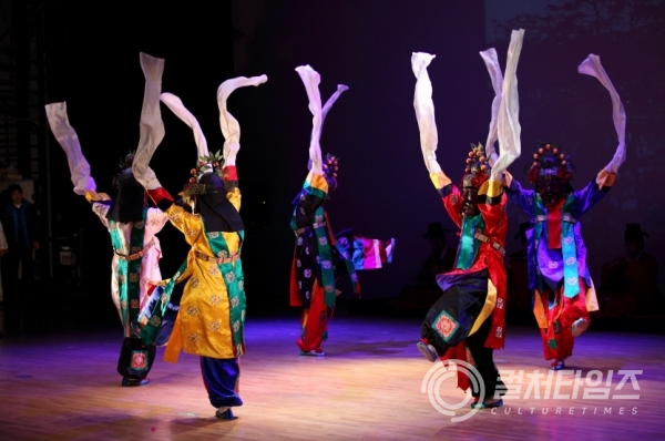 ▲국가무형문화재  「제39호 처용무」 장엄한 춤사위 사진 (출처/문화재청)