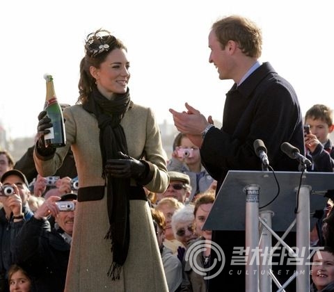 ▲ 윌리엄 왕자와 케이트 미들턴이 볼랭저 스페셜 뀌베 샴페인으로 축배주를 들고 있는 모습 / 핀터레스트