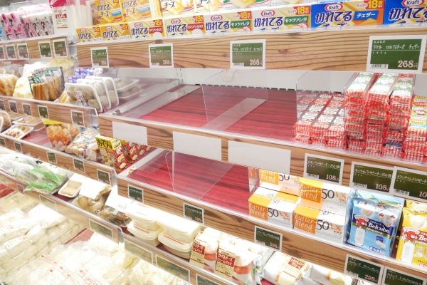 ▲ 일본 식료품점의 유제품 진열대에서 버터 제품을 찾기 힘들다. (출처/sirabee.com)