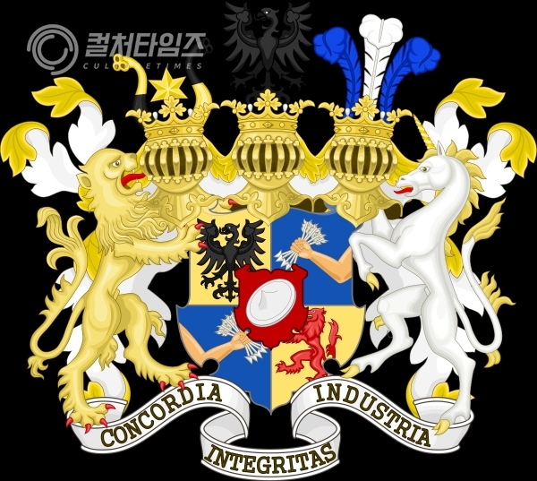 ▲ 금융업뿐만 아니라 와인시장에서도 엄청난 영향력을 끼치고 있는 로칠드 Rothschild 가문의 상징 (출처/ 위키피디아)