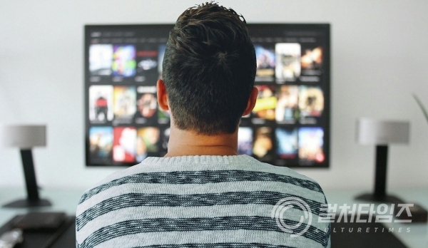 남성은 홀로 자신만의 아지트에 있을 때 마음의 안정을 얻는다. 현대 사회에서는 게임이나 텔레비전이 아지트의 역할을 대신하고 있다. (출처 : pixabay)